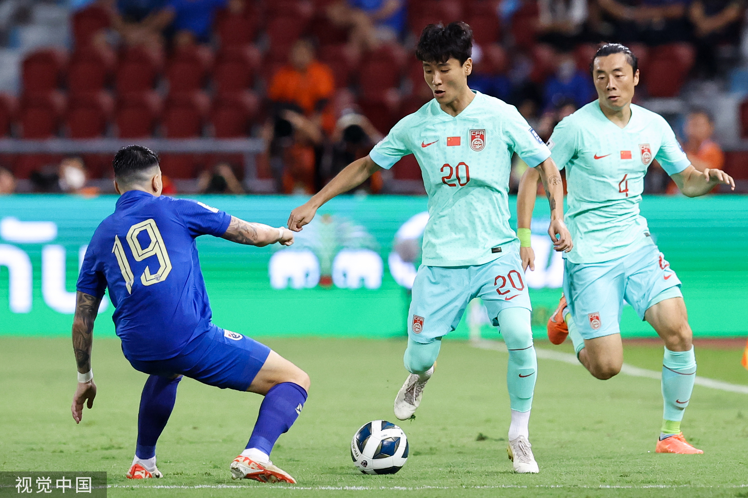 雷火电竞下载-令人激动的比赛中球员们充满斗志和激情