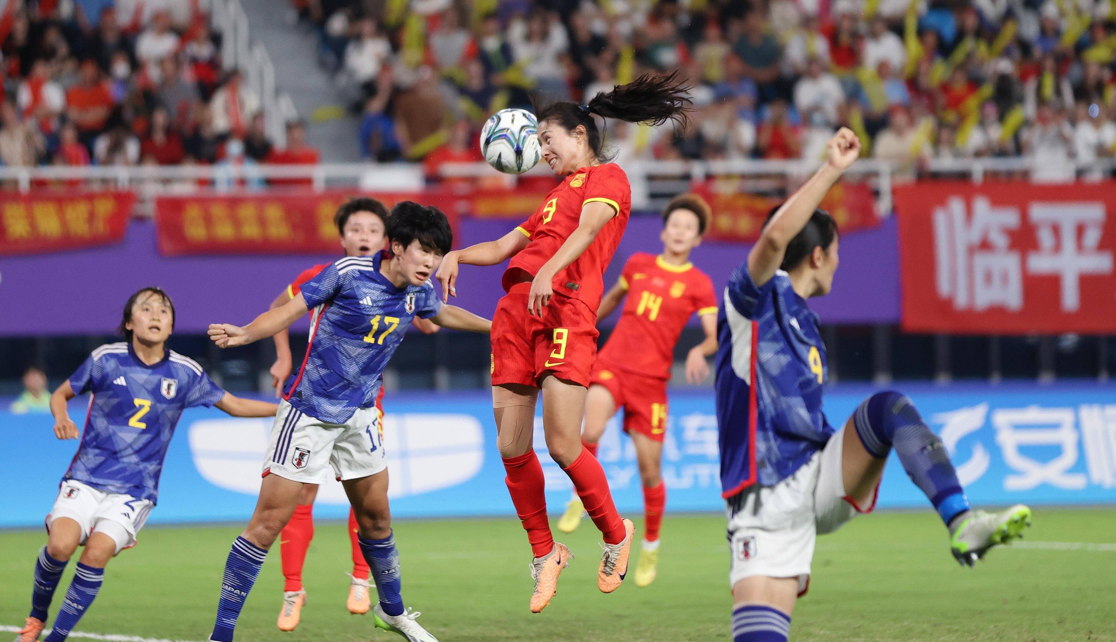 雷火电竞网址-女足球队实力强大，多场比赛获胜