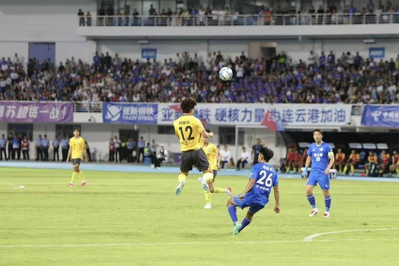 雷火电竞主播-足球运动员在比赛中的精彩演绎