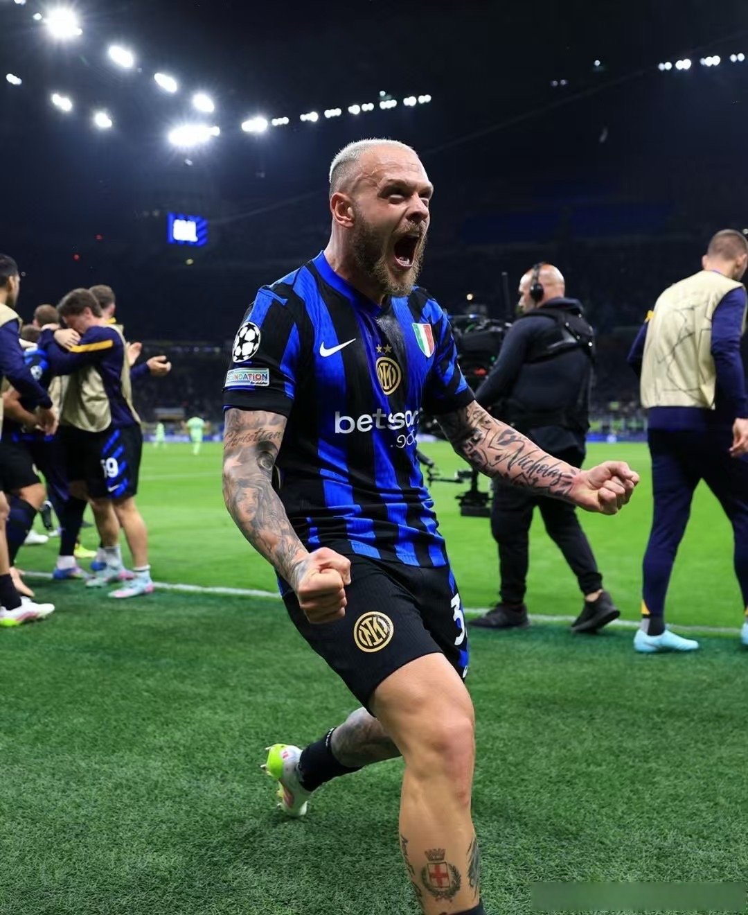 雷火电竞网址-国际米兰逆转战胜对手，晋级次轮赛事的简单介绍