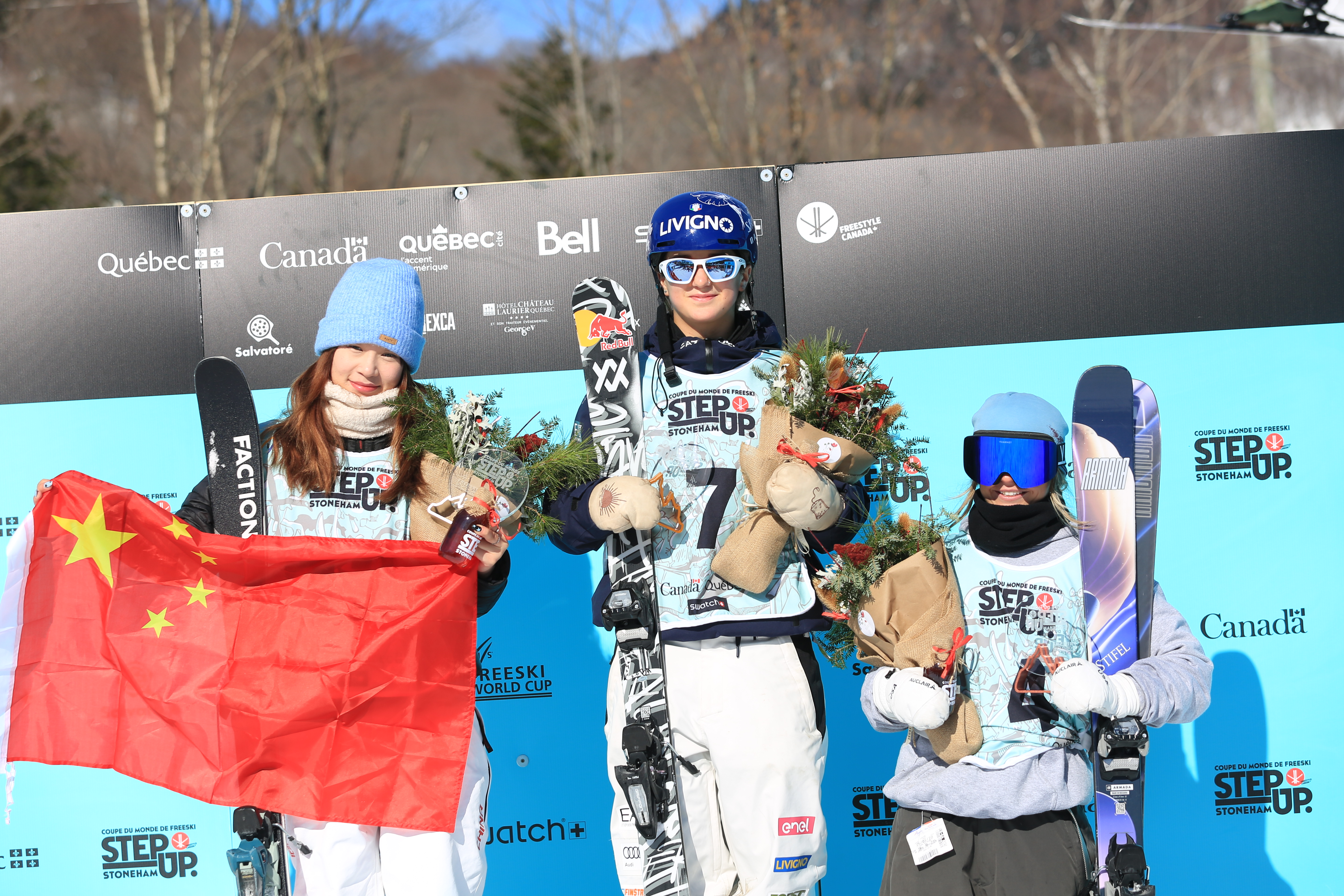 新西兰代表队在自由式滑雪比赛中勇夺头名 新西兰代表队在自由式滑雪比赛中勇夺头名