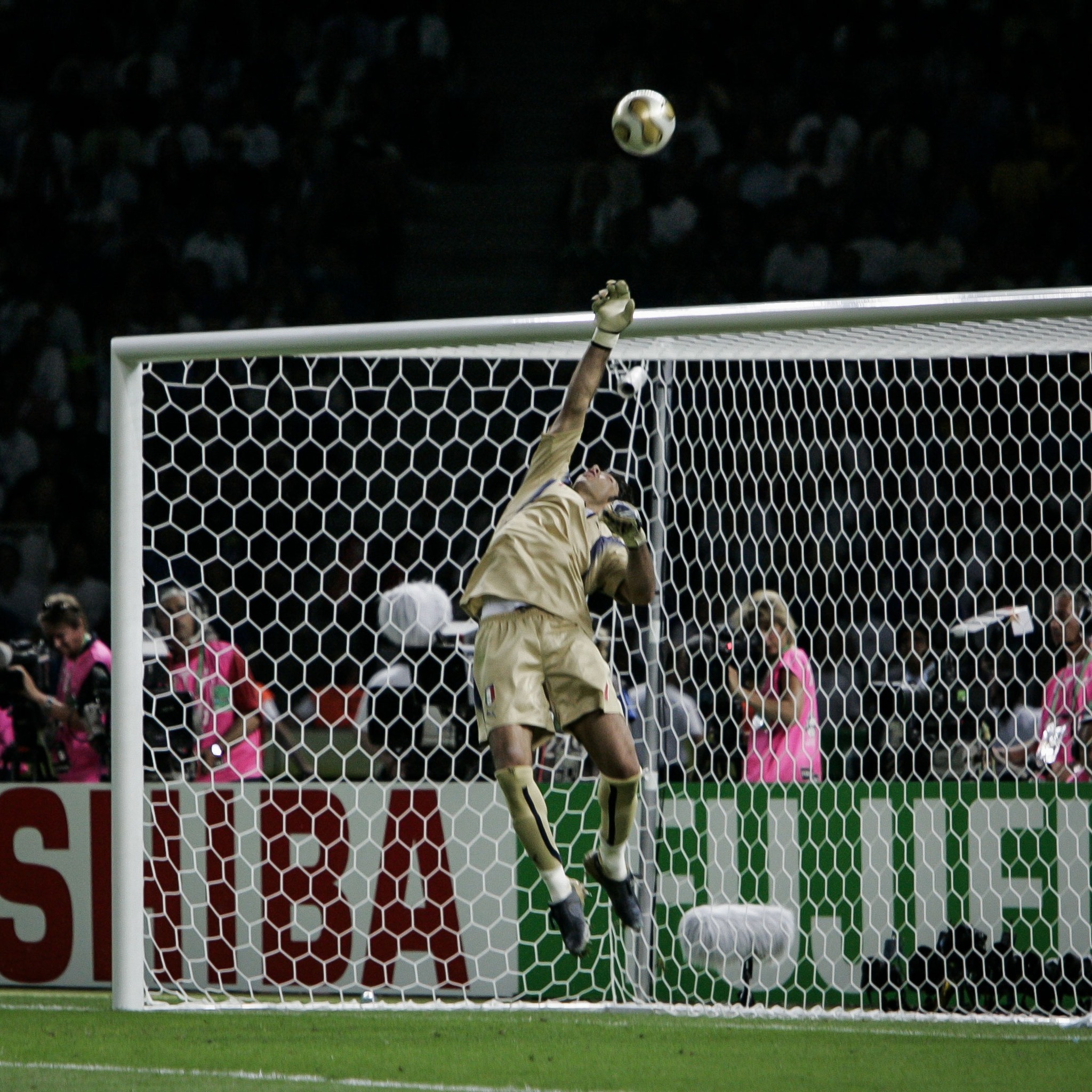 关于客场球队突破对手防线,取得关键进球的信息 关于客场球队突破对手防线,取得关键进球的信息