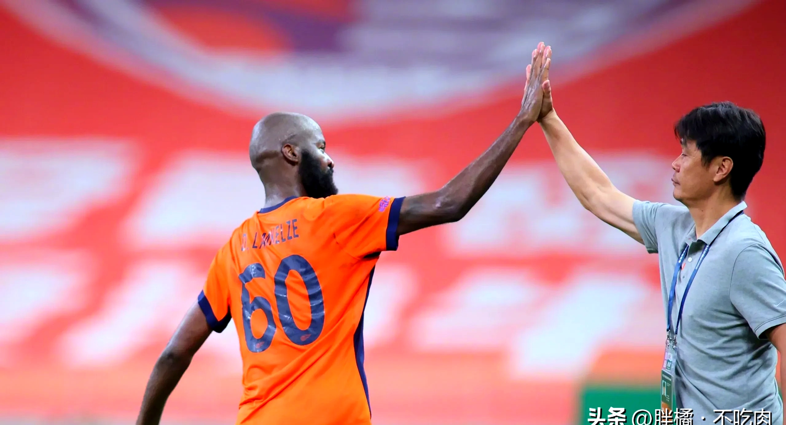 雷火电竞合作-关于关键时刻，球队主力球员受伤离场，带来困难挑战的信息