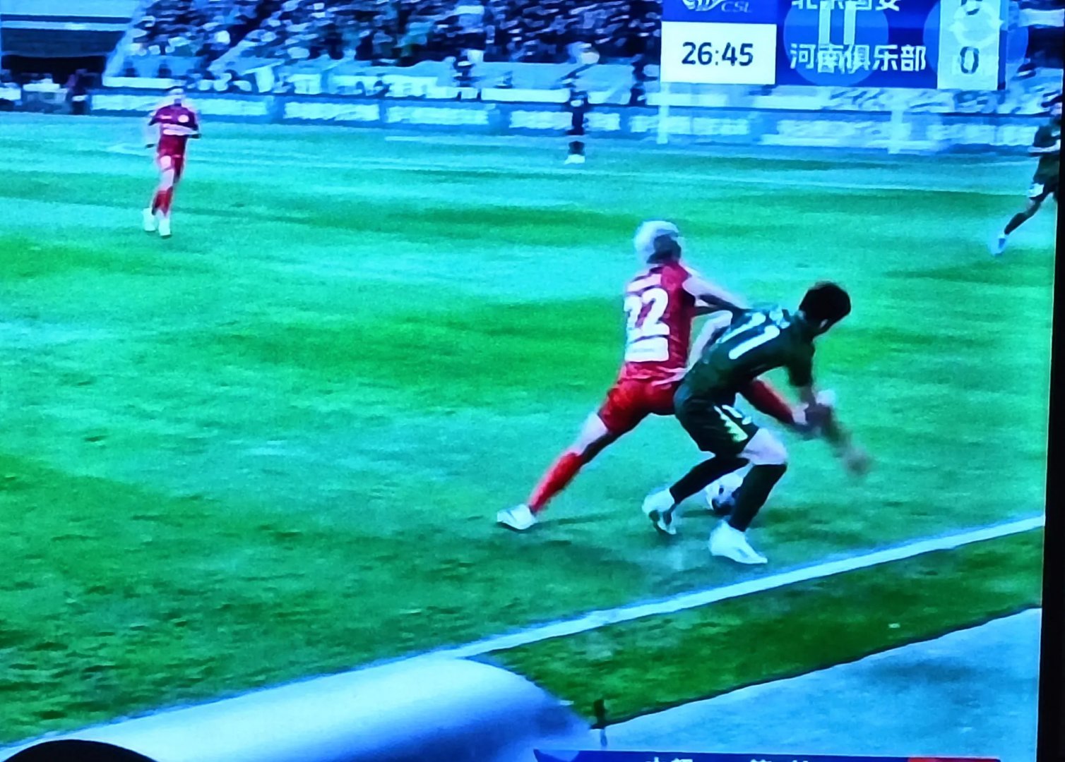 关于关键时刻，球队主力球员受伤离场，带来困难挑战的信息