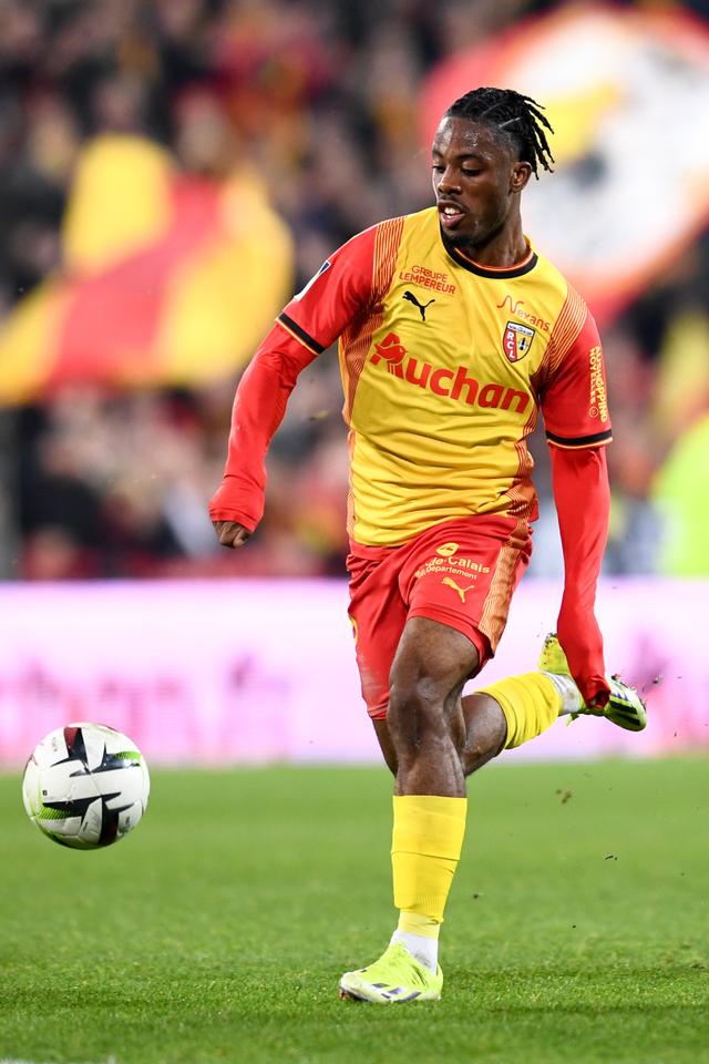 关于朗斯客场激战,夺得关键胜利的信息 关于朗斯客场激战,夺得关键胜利的信息