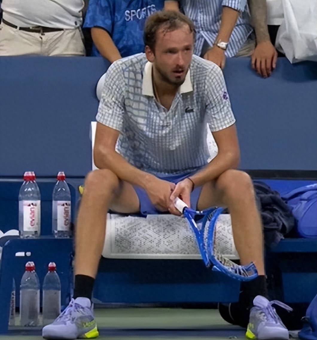 关于法网险胜美网，梅德韦杰夫点燃赛场的信息