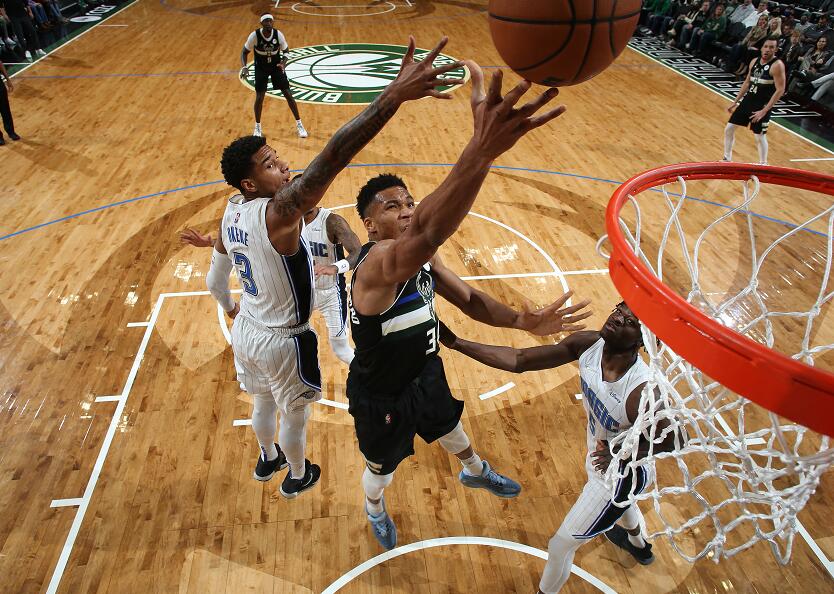 江苏队碾压魔术，字母哥扛起全队