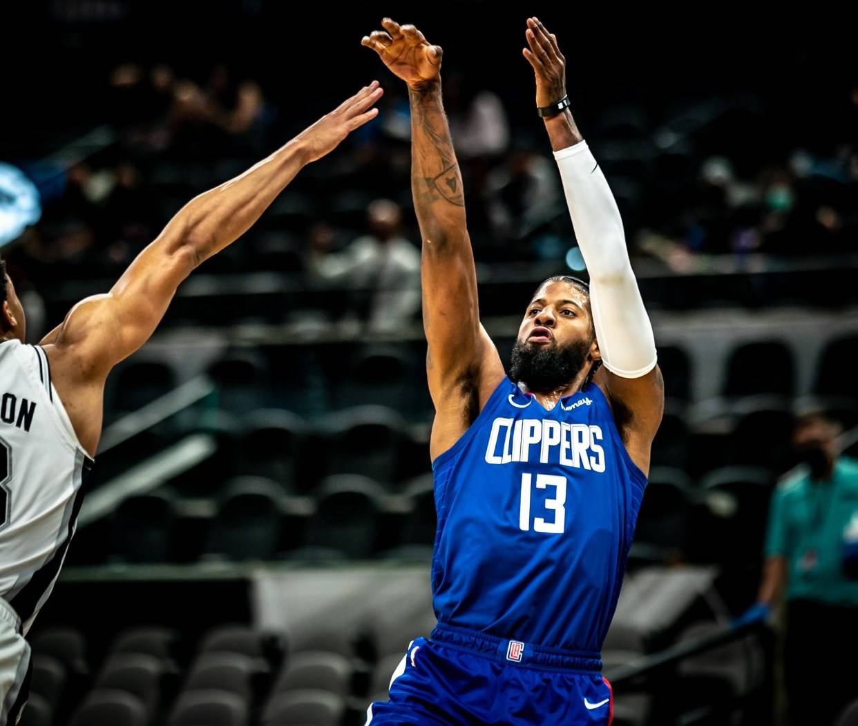 雷火电竞官网-马刺逆转篮网，乔治刷新纪录