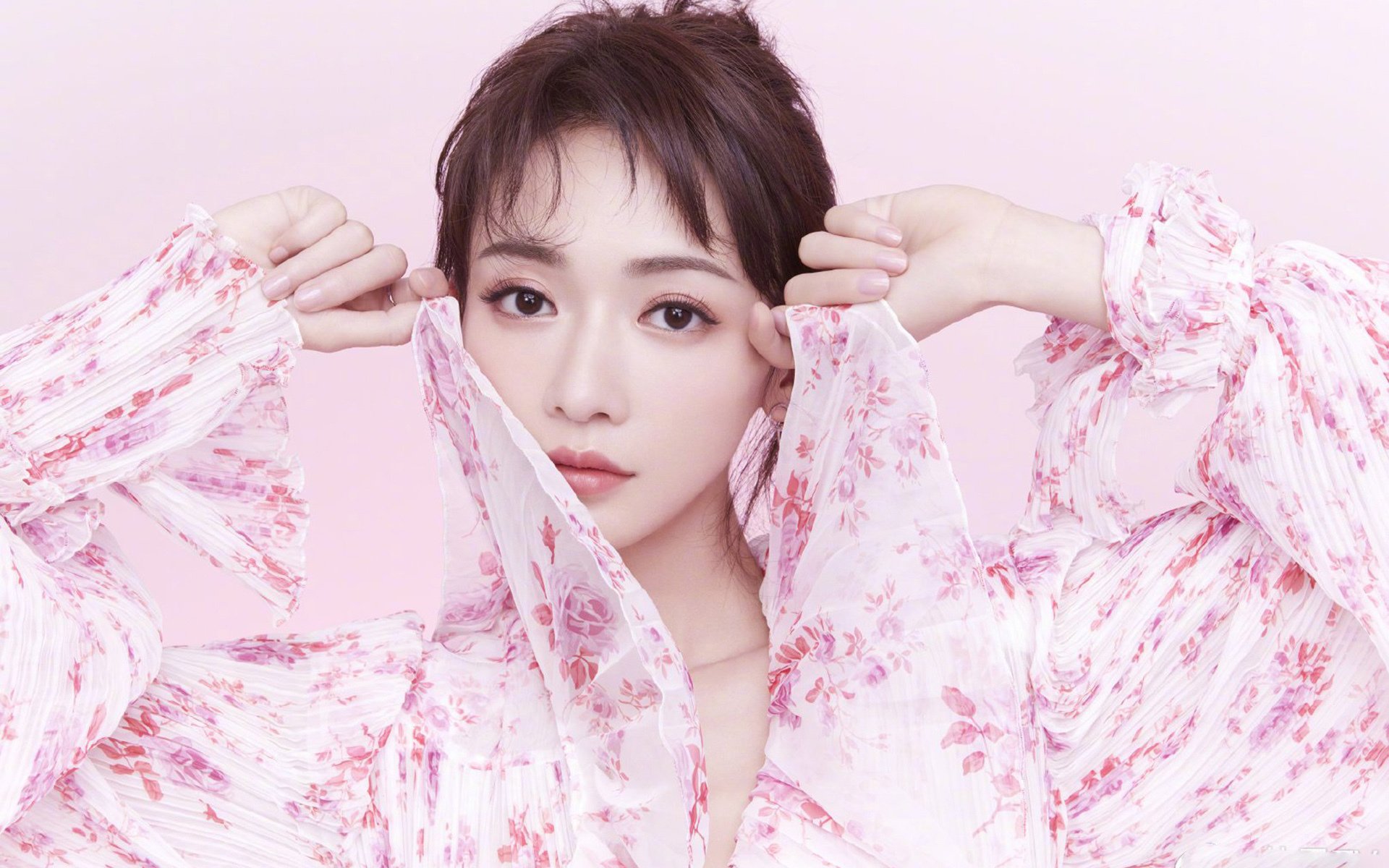 莱万穿黄衣，友谊赛巴西掀翻英格兰，多特神锋客串制胜