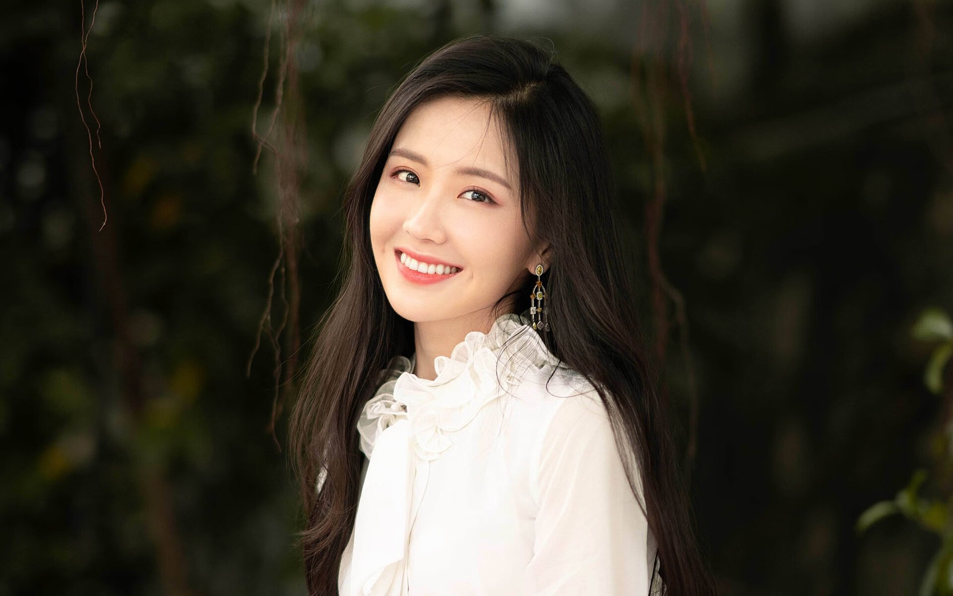 跨时空唯一对决，欧冠半决赛焦点战上演篮球战术碾压，湖人体系完胜深圳队